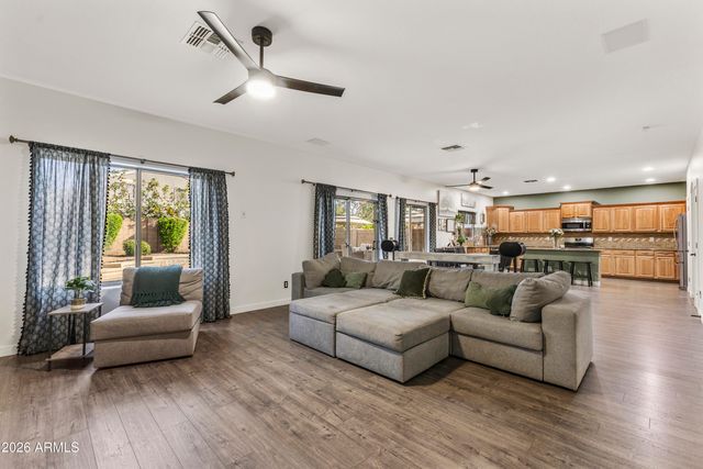 2538 E MINE CREEK Road, Phoenix, AZ 85024