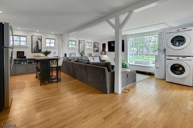 4 E Main St, Mendham Twp., NJ 07945