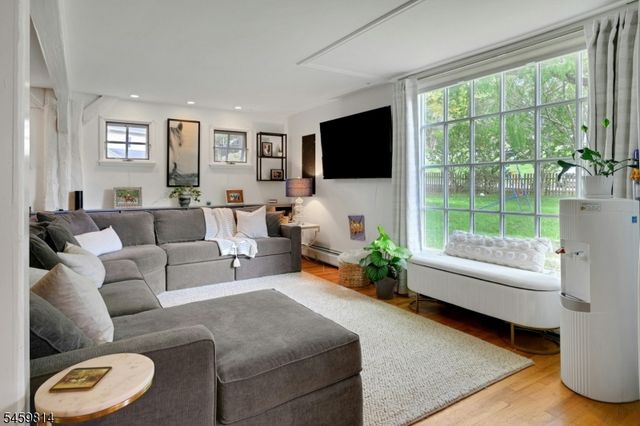 4 E Main St, Mendham Twp., NJ 07945
