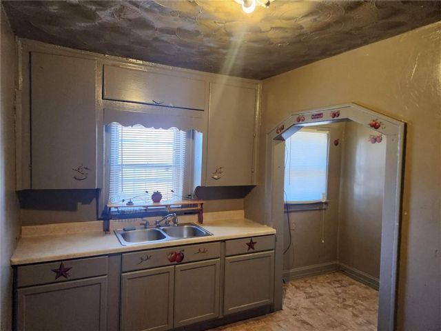 4919 E 39th Street, Kansas City, MO 64128