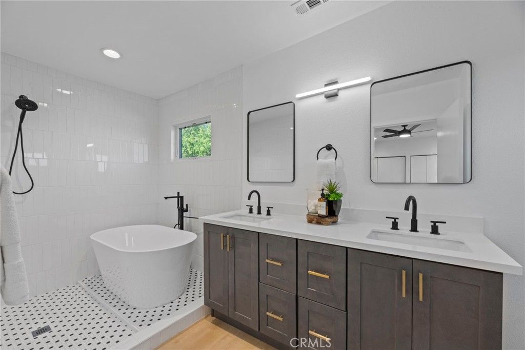 Image 18 of property listing at 357 Cornwell, Los Angeles, CA 90033