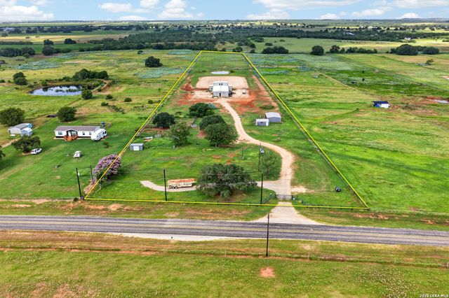 3450 Fm 1922, Floresville, TX 78114