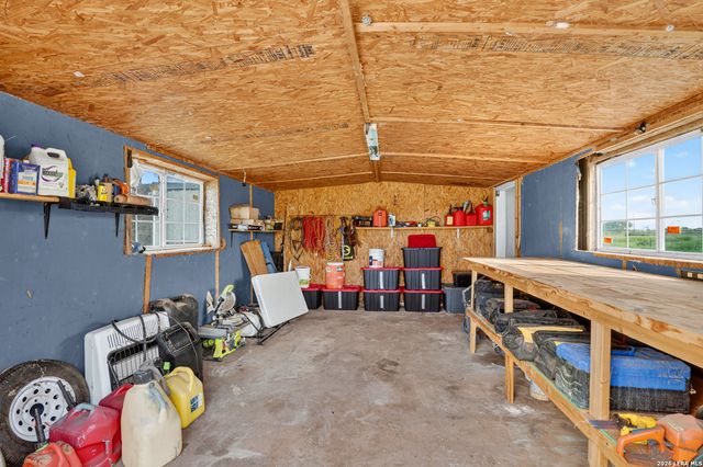 3450 Fm 1922, Floresville, TX 78114
