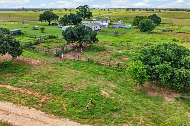 3450 Fm 1922, Floresville, TX 78114