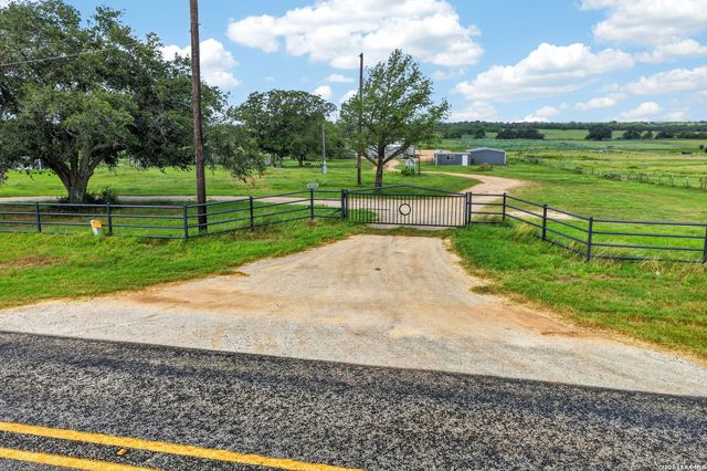 3450 Fm 1922, Floresville, TX 78114