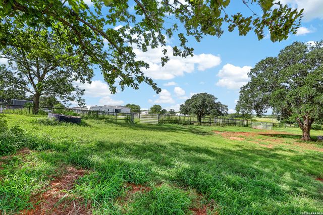 3450 Fm 1922, Floresville, TX 78114