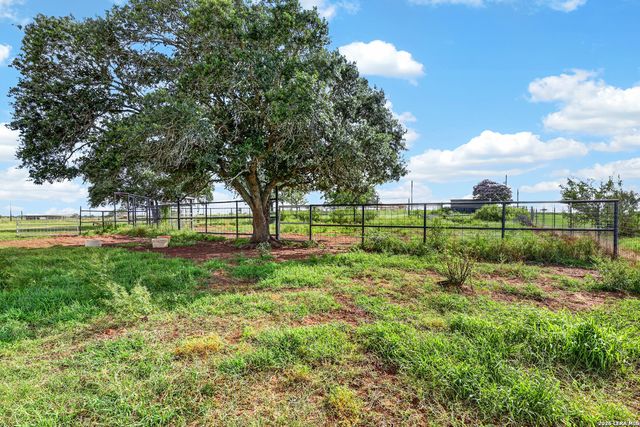 3450 Fm 1922, Floresville, TX 78114