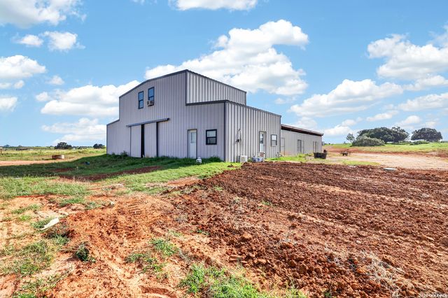 3450 Fm 1922, Floresville, TX 78114
