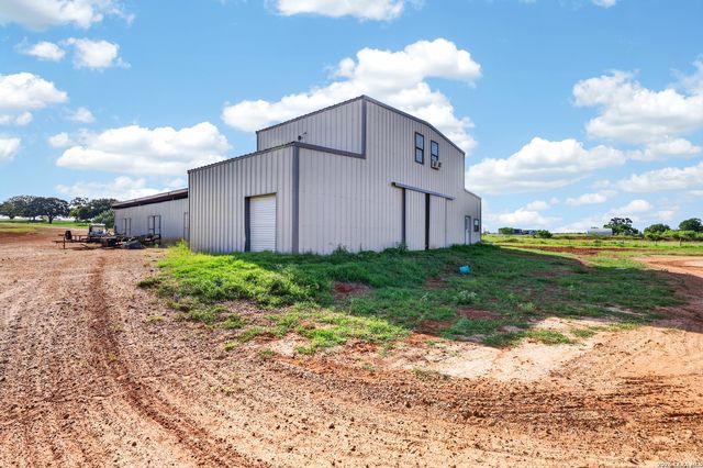 3450 Fm 1922, Floresville, TX 78114