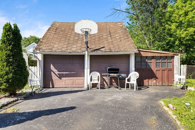 64 Henrietta Avenue, Buffalo, NY 14207