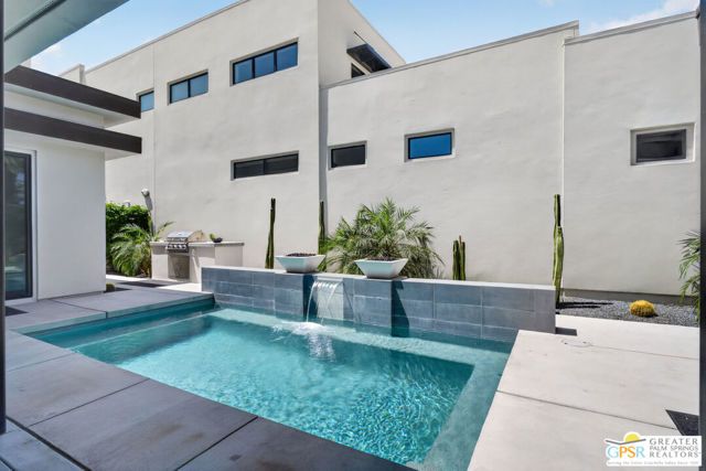 1320 Woodward Way, Palm Springs, CA 92262