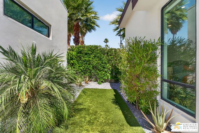 1320 Woodward Way, Palm Springs, CA 92262