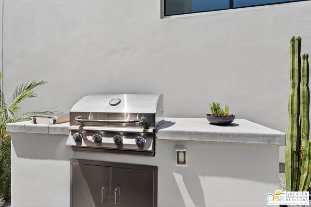1320 Woodward Way, Palm Springs, CA 92262