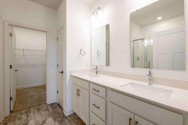5180 Long Pointe Bay, Woodbury, MN 55129