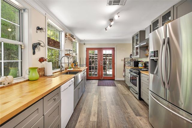 3 Stewart Ave, St Simons Island, GA 31522