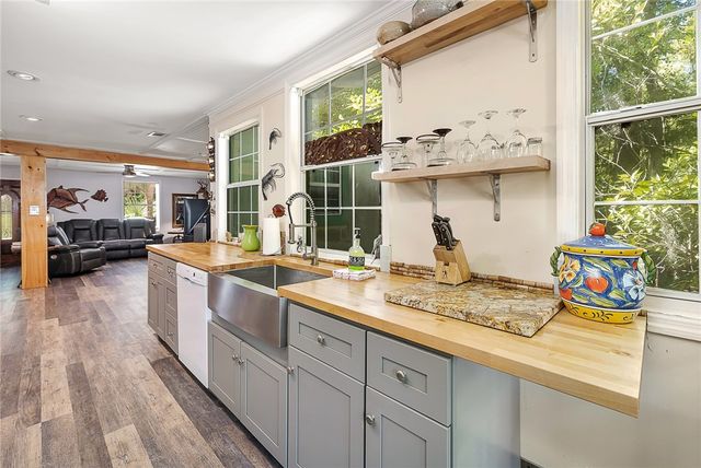 3 Stewart Ave, St Simons Island, GA 31522