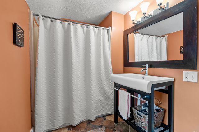 3828 Dale Street, Kalamazoo, MI 49001