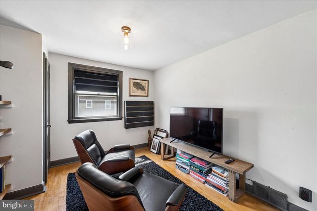 105 ROCK GLEN RD, Wynnewood, PA 19096
