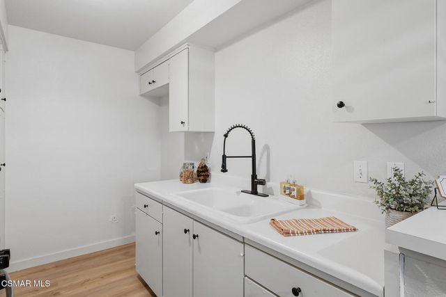 22050 Calvert Street 10, Woodland Hills, CA 91367