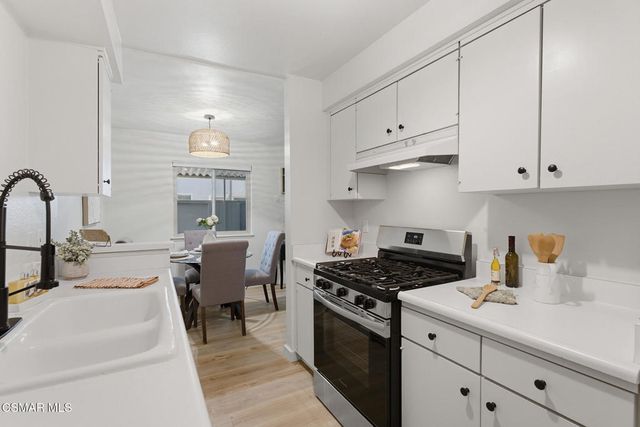 22050 Calvert Street 10, Woodland Hills, CA 91367