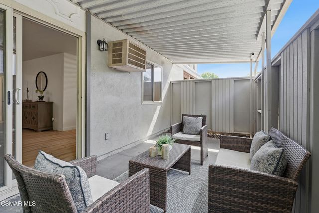 22050 Calvert Street 10, Woodland Hills, CA 91367