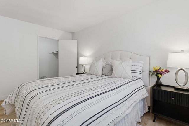 22050 Calvert Street 10, Woodland Hills, CA 91367