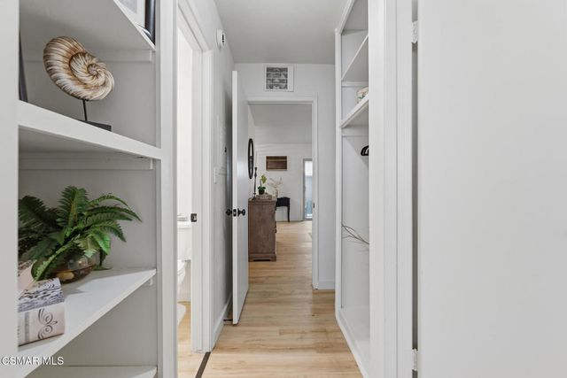 22050 Calvert Street 10, Woodland Hills, CA 91367