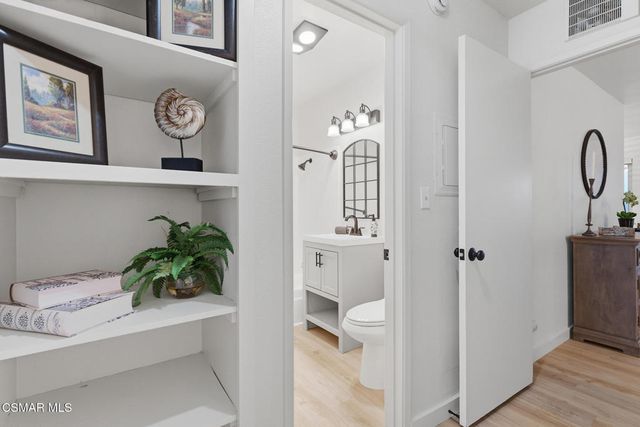 22050 Calvert Street 10, Woodland Hills, CA 91367