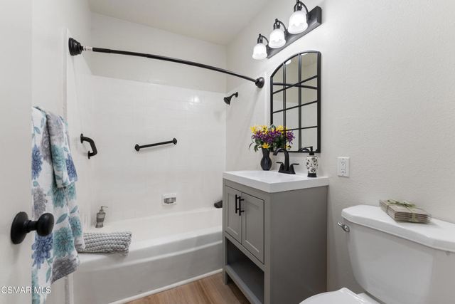 22050 Calvert Street 10, Woodland Hills, CA 91367