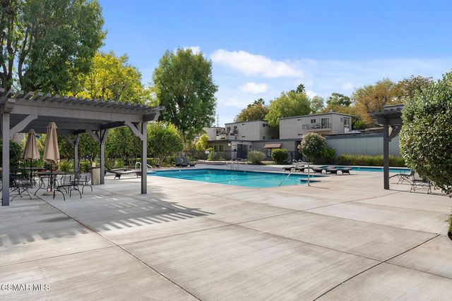 22050 Calvert Street 10, Woodland Hills, CA 91367