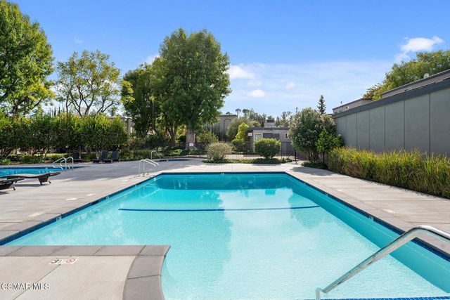 22050 Calvert Street 10, Woodland Hills, CA 91367