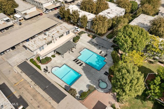 22050 Calvert Street 10, Woodland Hills, CA 91367