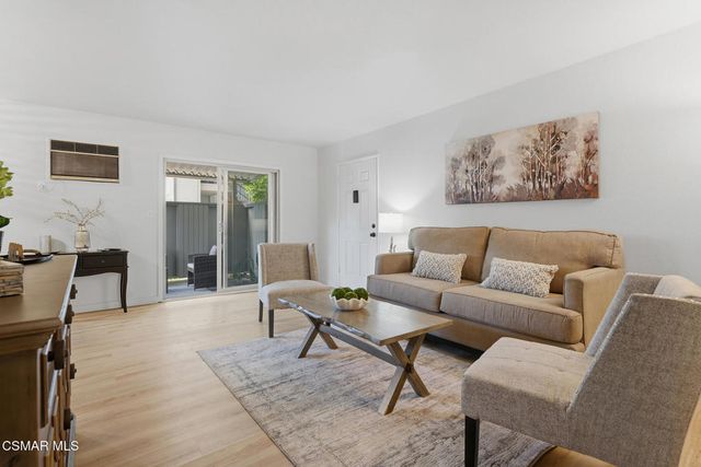 22050 Calvert Street 10, Woodland Hills, CA 91367