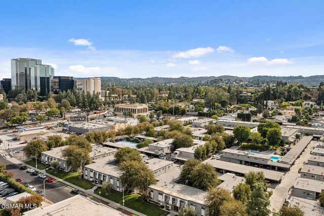 22050 Calvert Street 10, Woodland Hills, CA 91367