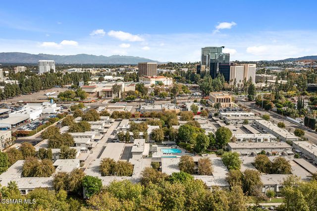 22050 Calvert Street 10, Woodland Hills, CA 91367