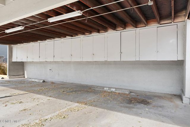 22050 Calvert Street 10, Woodland Hills, CA 91367