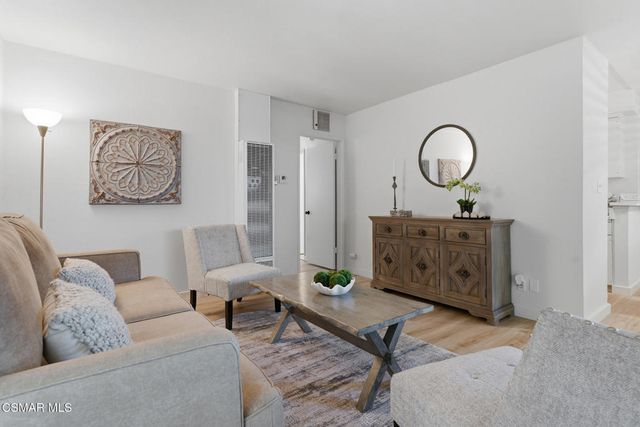 22050 Calvert Street 10, Woodland Hills, CA 91367