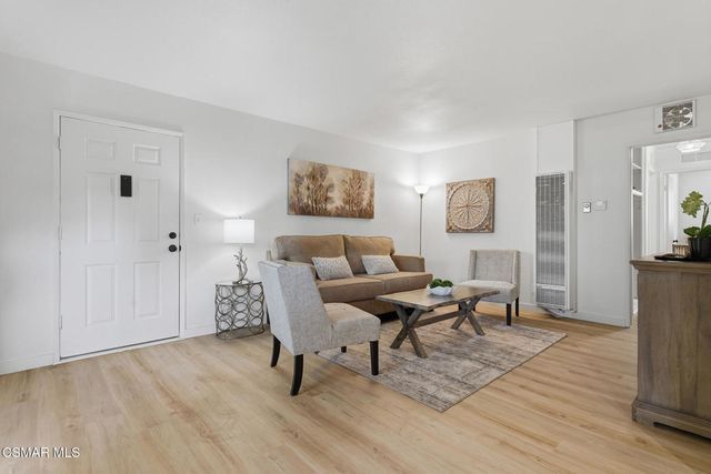 22050 Calvert Street 10, Woodland Hills, CA 91367