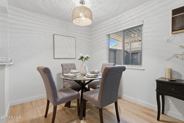 22050 Calvert Street 10, Woodland Hills, CA 91367