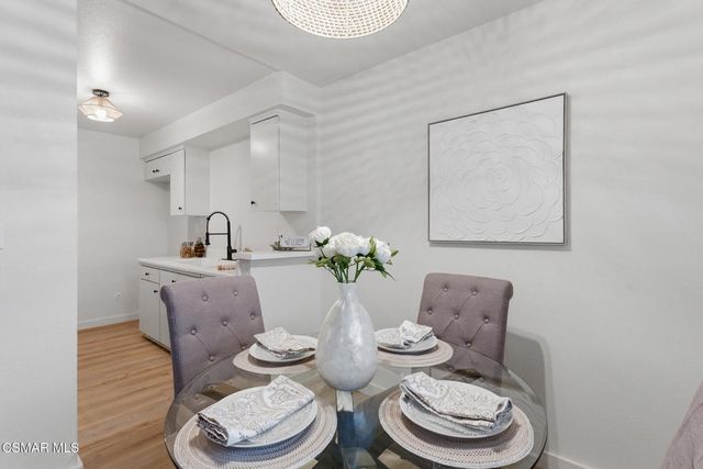 22050 Calvert Street 10, Woodland Hills, CA 91367