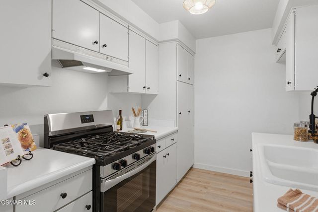 22050 Calvert Street 10, Woodland Hills, CA 91367