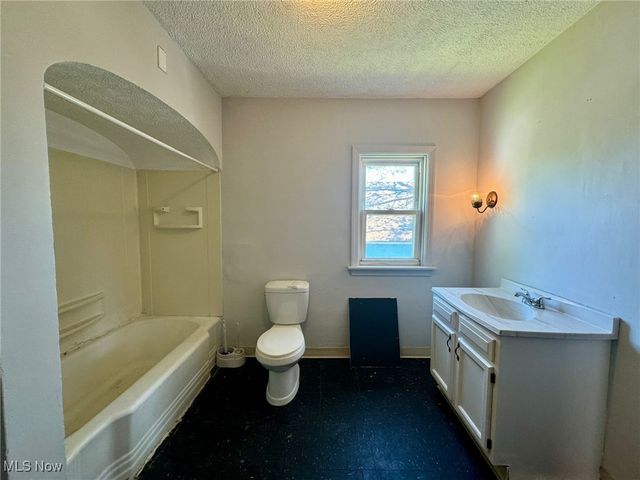 2634 Apple Avenue, Lorain, OH 44055