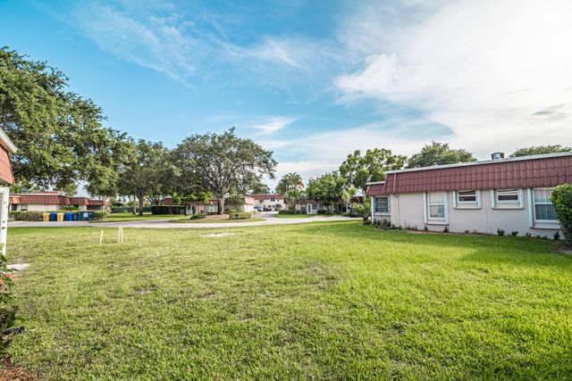 849 Salem Lane, Lake Worth, FL 33467