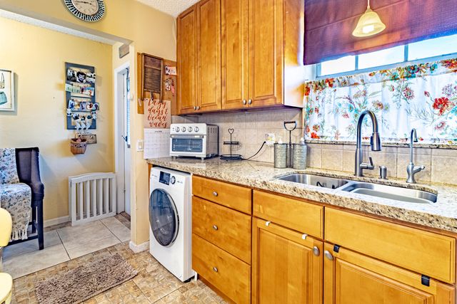 849 Salem Lane, Lake Worth, FL 33467