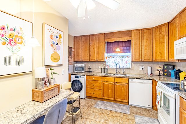 849 Salem Lane, Lake Worth, FL 33467