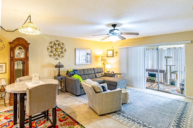 849 Salem Lane, Lake Worth, FL 33467