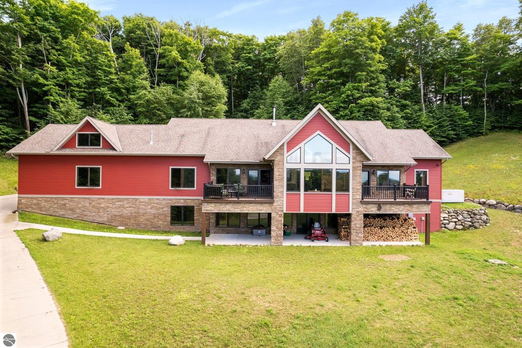 Image 10 of property listing at 125 W Lakeview, Levering, MI 49755