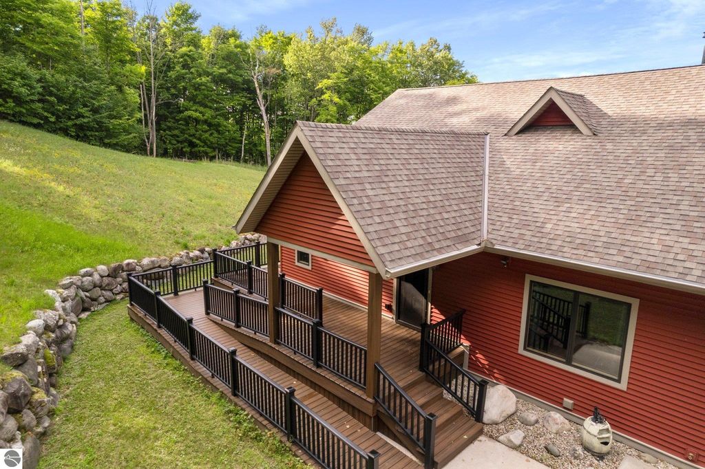 Image 11 of property listing at 125 W Lakeview, Levering, MI 49755