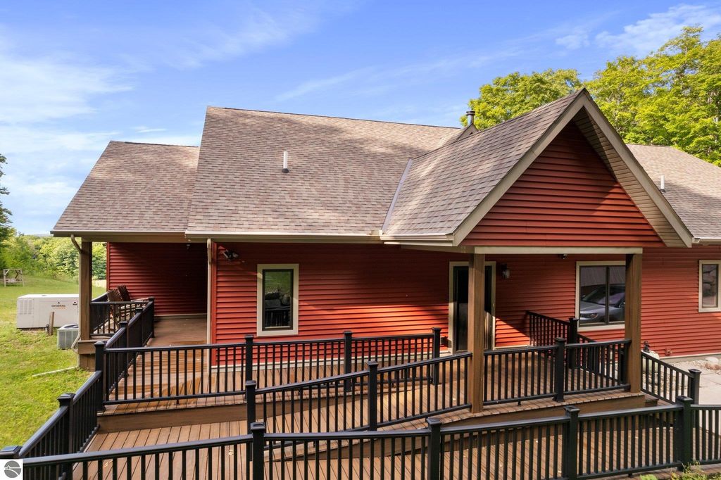 Image 12 of property listing at 125 W Lakeview, Levering, MI 49755