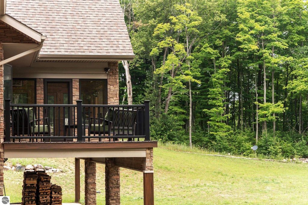 Image 16 of property listing at 125 W Lakeview, Levering, MI 49755